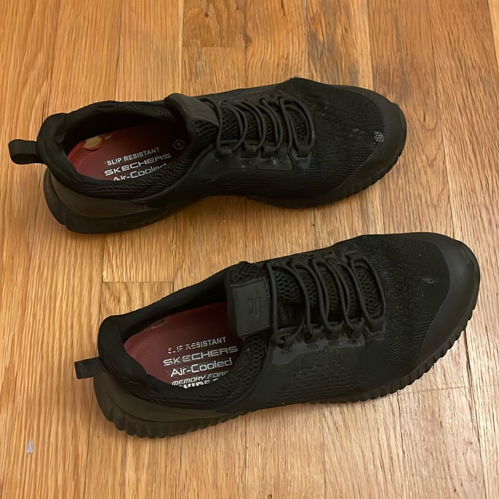 Slip resistant sneakers